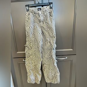 UO Y2K Printed Cargo Pant, size XS